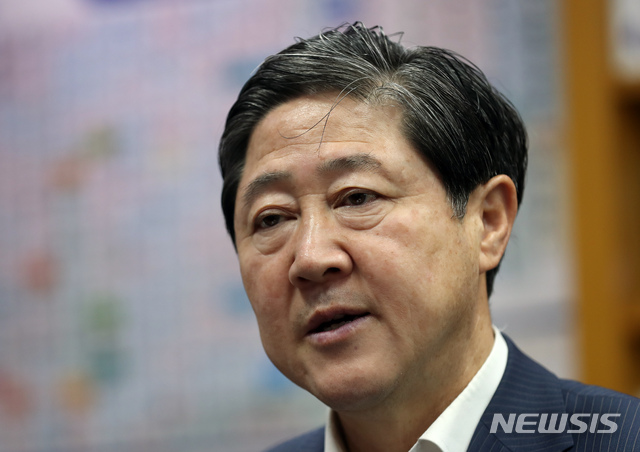 【서울=뉴시스】고승민 기자 = 사법개혁특별위원회 위원장으로 내정된 자유한국당 유기준 의원이 지난달 31일 서울 여의도 국회에서 뉴시스와 인터뷰를 하고 있다. 2019.08.03.kkssmm99@newsis.com