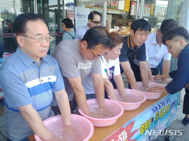 얼음물에서 오래 참기 대회 (사진=대신기업 제공)