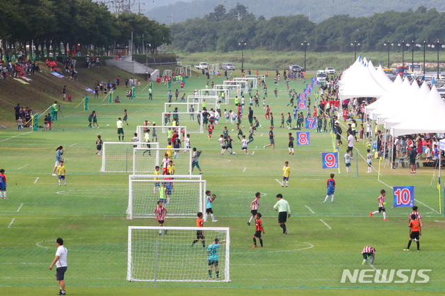 【경주=뉴시스】 이은희 기자= 지난 16회 화랑대기가 경주 서천둔치에서 열리고 있다. 2019.08.05. (사진= 경주시 제공)photo@newsis.com