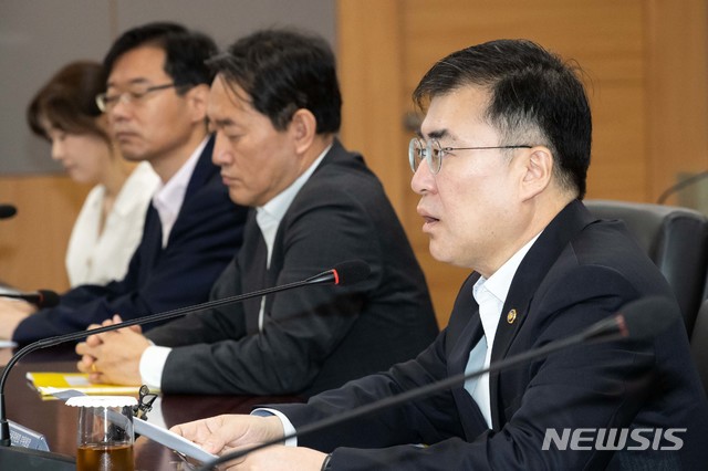 【서울=뉴시스】손병두 금융위 부위원장이 5일 서울 종로구 정부서울청사 금융위원회에서 금융상황 점검회의를 열어 모두발언을 하고 있다. 2019.08.05. (사진=금융위원회 제공)&nbsp; photo@newsis.com