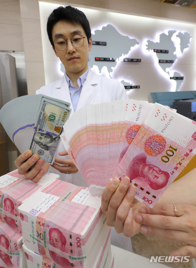 [올댓차이나] 위안화 기준치 1달러=7.0348위안…0.024% 절하