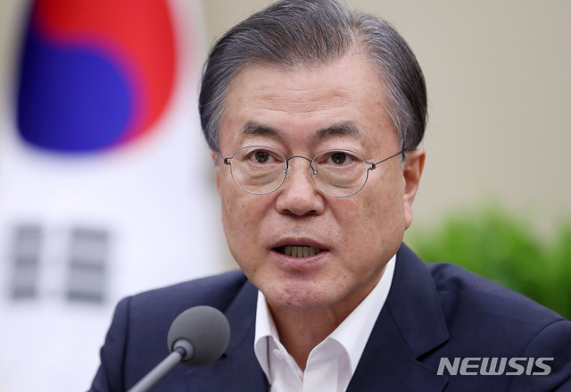 【서울=뉴시스】박진희 기자 = 문재인 대통령이 5일 청와대 여민관에서 수석 비서관·보좌관 회의를 주재하고 있다. 2019.08.05.&nbsp; pak7130@newsis.com