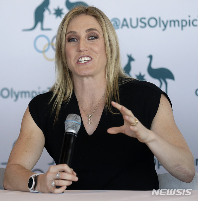 【시드니=AP/뉴시스】 호주의 육상 스타 샐리 피어슨이 6일 호주 시드니에서 은퇴 발표 기자회견을 하고 있다.