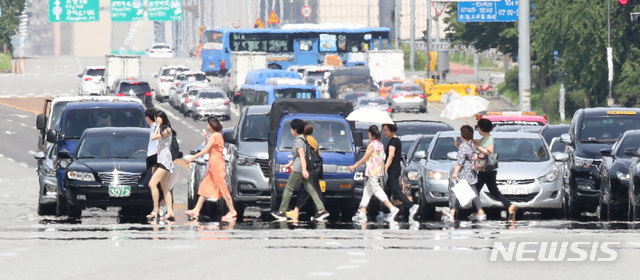 '입추' 무색한 낮더위…내륙 곳곳선 소나기