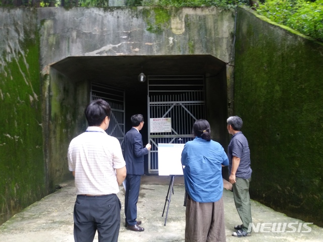【전주=뉴시스】 한훈 기자 = 전북 전주시가 지난 1973년 전시상황에서 방공호와 지휘시설로 활용하고자 만들어진 완산공원 동굴형 벙커를 문화관광시설로 탈바꿈한다.2019.08.07.(사진=전주시 제공) photo@newsis.com
