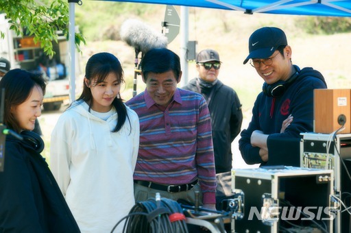 하지원·성동일·김윤진 '담보' 크랭크업···겨울 개봉