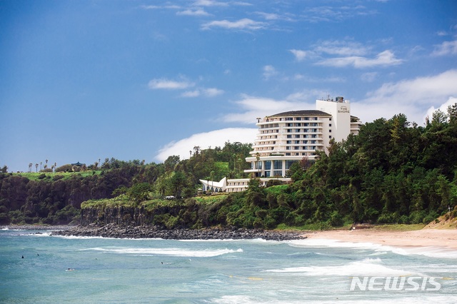 【서울=뉴시스】㈜아주호텔앤리조트의 더쇼어호텔제주 전경. 