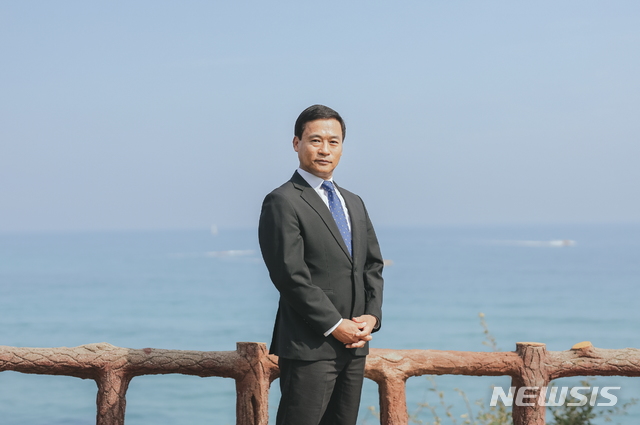 【서울=뉴시스】더쇼어호텔제주 장재종 신임 총지배인의 모습