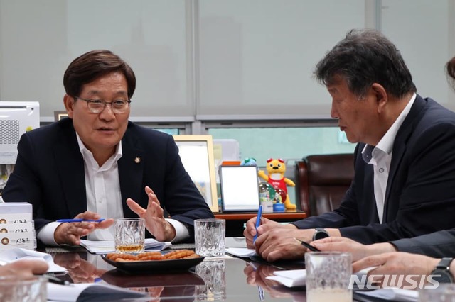 【서울=뉴시스】국회 문화체육관광위원회 소속 더불어민주당 간사를 맡고 있는 신동근 의원. (사진 = 신동근 의원 페이스북 캡쳐) 2019.8.9.photo@newsis.com