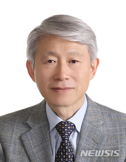 【서울=뉴시스】문재인 대통령은 9일 과학기술정보통신부 장관에 최기영 서울대 전기·정보공학부 교수를 내정했다. 2019.08.09. (사진=청와대 제공)&nbsp; photo@newsis.com