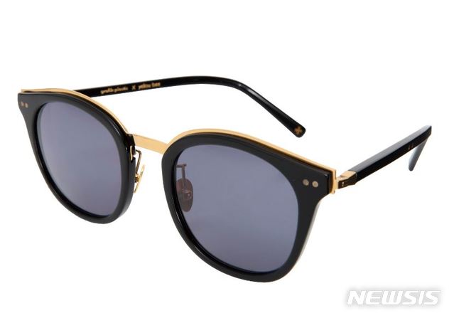 【서울=뉴시스】시작가 10만원에 경매 나온 배우 현빈 소장품 선글라스 + 친필 사인지