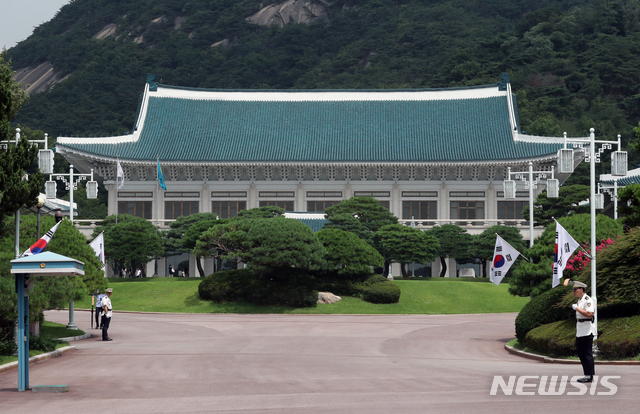 靑 "日 자세 변화 있다면 대화 열릴 것…文, 통 큰 비전 제시"