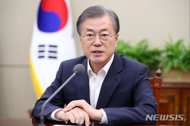 【서울=뉴시스】박진희 기자 = 문재인 대통령이 12일 청와대 여민관에서 수석·보좌관회의를 주재하고 있다. 2019.08.12.&nbsp; pak7130@newsis.com