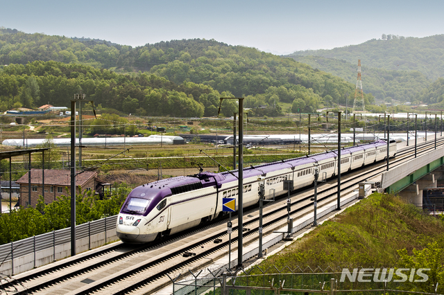【광주=뉴시스】 = 역주하는 SRT. (사진=SRT 제공) photo@newsis.com