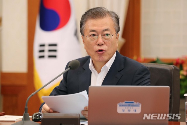 【서울=뉴시스】박진희 기자 = 문재인 대통령이 13일 청와대 본관에서 열린 국무회의에 참석하여 모두발언을 하고 있다. 2019.08.13. pak7130@newsis.com