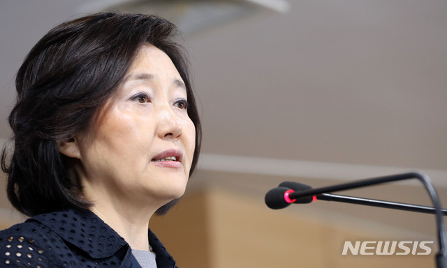 【서울=뉴시스】박주성 기자 = 박영선 중소벤처기업부 장관이 13일 오후 서울 세종로 정부서울청사 브리핑룸에서 중소기업 R&D 지원체계 혁신방안을 발표하고 있다. 2019.08.14.&nbsp; park7691@newsis.com