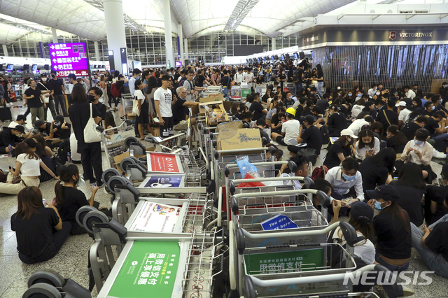 트럼프 "中, 홍콩 접경으로 병력 이동…정보 보고받아"
