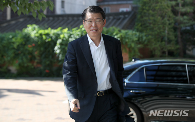 은성수 "DLF 판매는 금융사 자율…당국 개입 한계 있어"