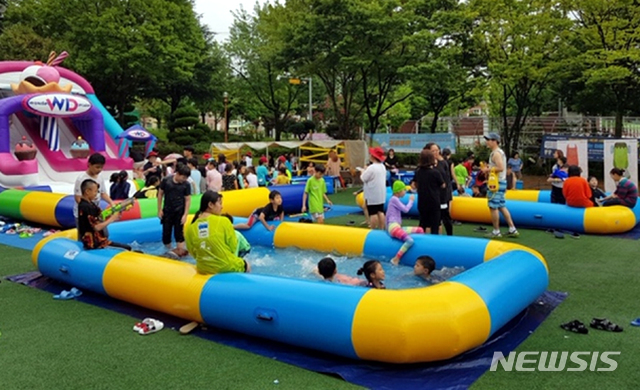 【광주=뉴시스】= 광주 남구 봉선공원 임시물놀이장. (사진=광주 남구 제공) photo@newsis.com