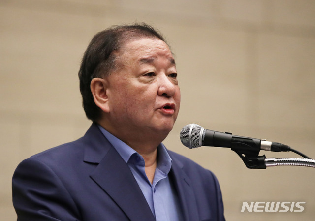 【서울=뉴시스】박미소 기자 = 강창일 더불어민주당 역사정의특별위원회 위원장이 14일 오전 서울 중구 대한상공회의소 의원회의실에서 열린 '일본군 위안부 문제해결을 위한 역사적 과제'란 주제의 일본군 위안부 연구센터 국제학술회의에서 축사를 하고 있다.2019.08.14. misocamera@newsis.com