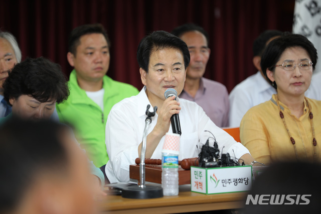 【서울=뉴시스】 14일 오전 전북 전주시 동학혁명기념관에서 열린 현장최고위원회의에서 정동영 대표가 발언하고 있다.2019.08.14.(사진=민주평화당 제공) photo@newsis.com