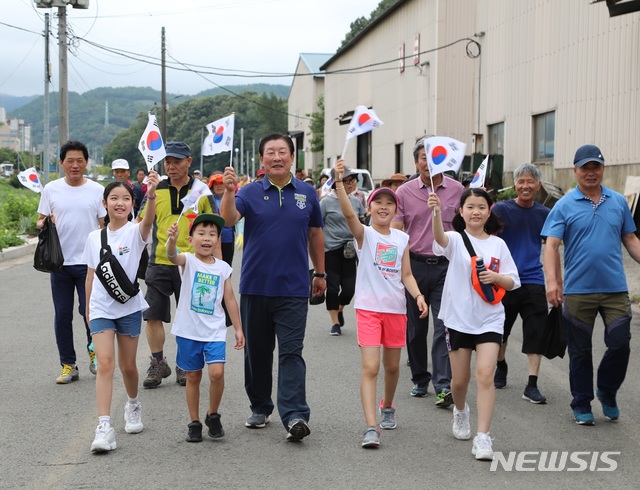 【함안=뉴시스】제74주년 광복절 기념 군민건강걷기대회. 2019.08.15. (사진=함안군 제공)  photo@newsis.com