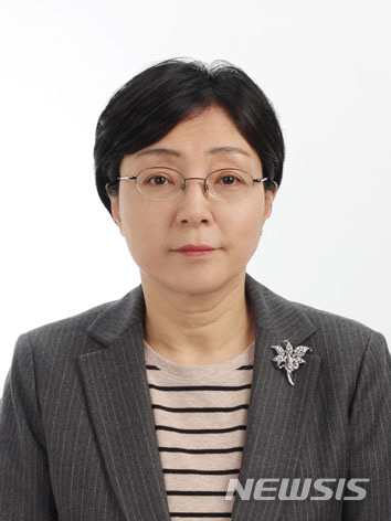 【대전=뉴시스】 김양수 기자 = 16일 국장급 고위공무원인 특허심판원 심판장으로 임용된 이미정(56) 심판관.2019.08.16(사진=특허청 제공) photo@newsis.com