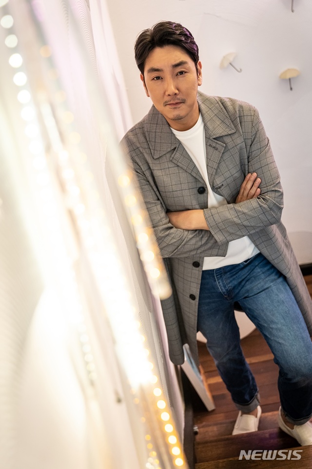 [인터뷰]조진웅 "댓글이라도 조작해 민심 바꿔보자는 것과 비슷"