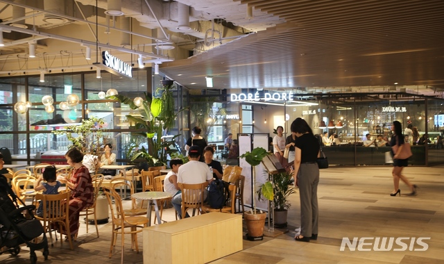 【서울=뉴시스】아이파크몰 '카페 거리'