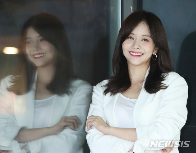 【서울=뉴시스】조수정 기자 = MBN 수목드라마 '레벨업'에서 게임회사 조이버스터 신연화 팀장으로 열연한 배우 한보름이 20일 오전 서울 반포동 영동다방에서 종영인터뷰에 앞서 포즈를 취하고 있다. 2019.08.19. chocrystal@newsis.com