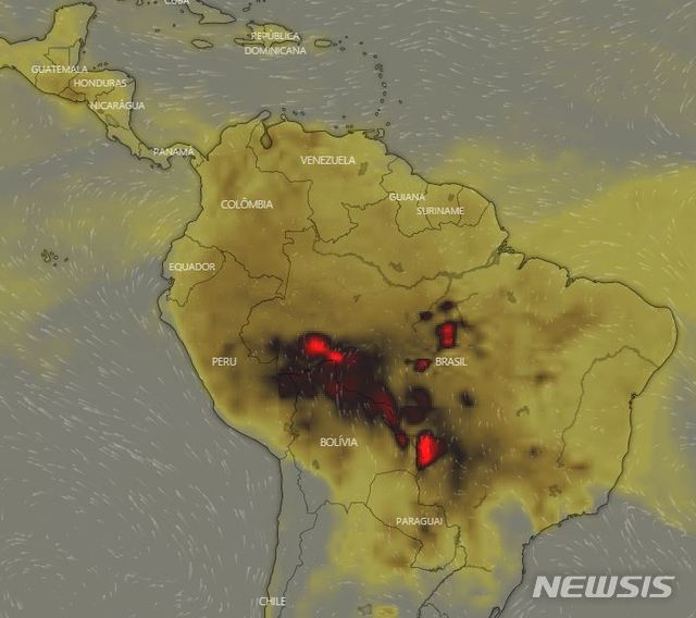 【서울=뉴시스】 아마존 열대우림이 화마에 휩싸였다. 사진은 21일 현재 브라질 일대의 위성사진. (사진=Windy.com 캡처) 2019.8.21.