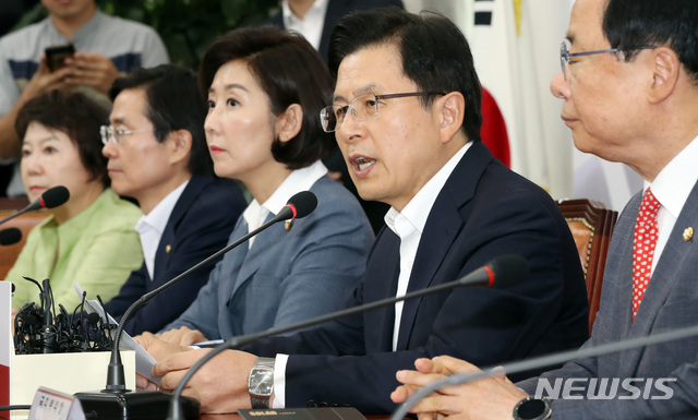 【서울=뉴시스】 박영태 기자 = 21일 오전 서울 여의도 국회에서 열린 자유한국당 당대표 및 최고위원-중진의원 연석회의에서 황교안 대표가 발언하고 있다. 2019.08.21. since1999@newsis.com