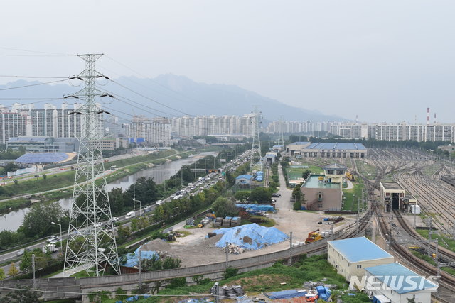 【서울=뉴시스】서울 노원구 특고압 송전선로. 2019.0822. (사진=노원구 제공)