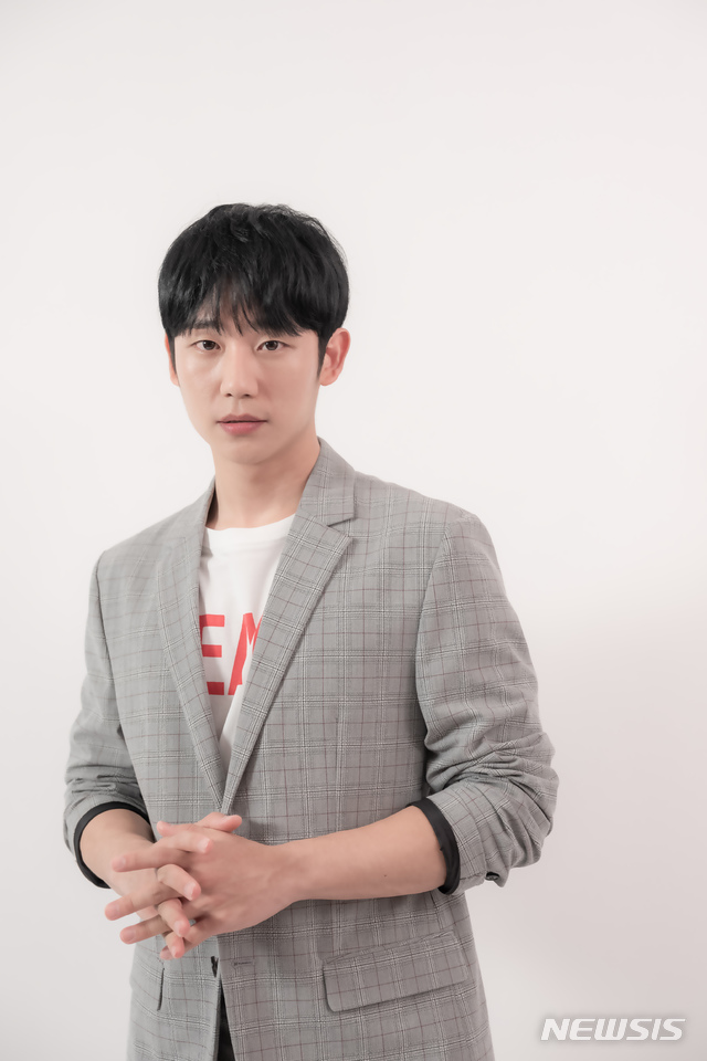 [인터뷰]정해인 "진지한 남녀관계라면 모든 것을 말해야 한다"