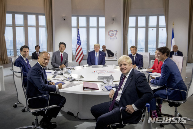 【비아리츠=AP/뉴시스】주요 7개국(G7)의 45차 정상회의가 지난 2019년 8월 25일 프랑스 비아리츠에서 열렸다. 각국의 정상들이 회의 전 촬영에 임하고 있다. 2021.06.10.