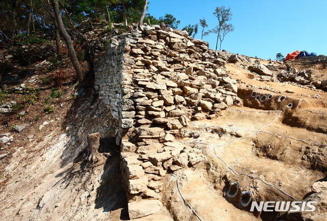  할미산성 절개부 전경.