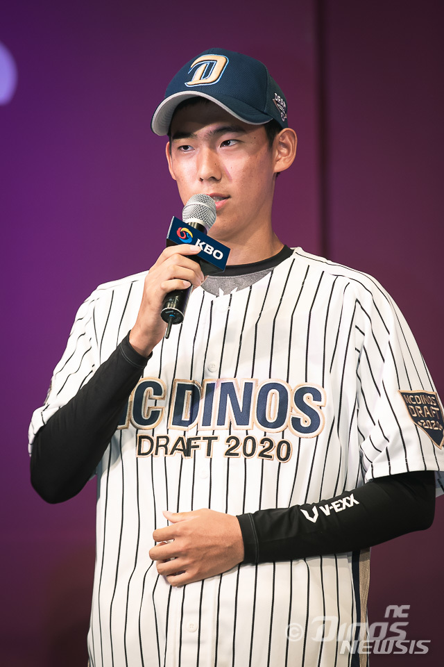 【서울=뉴시스】 2020 KBO 신인 드래프트에서 전체 1순위로 NC 다이노스 지명을 받은 덕수고 좌완 투수 정구범. (사진 = NC 제공) 2019.08.26.
