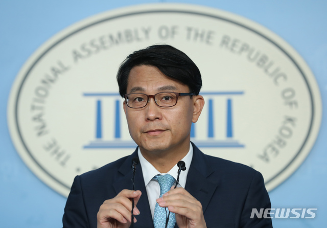 【서울=뉴시스】고승민 기자 = 윤상현 국회 외교통일위원장. 2019.08.26.kkssmm99@newsis.com