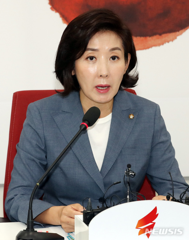 【서울=뉴시스】 박영태 기자 = 27일 오전 서울 여의도 국회에서 열린 자유한국당 조국 인사청문회 대책TF 7차 회의에서 나경원 원내대표가 발언하고 있다. 2019.08.27.since1999@newsis.com