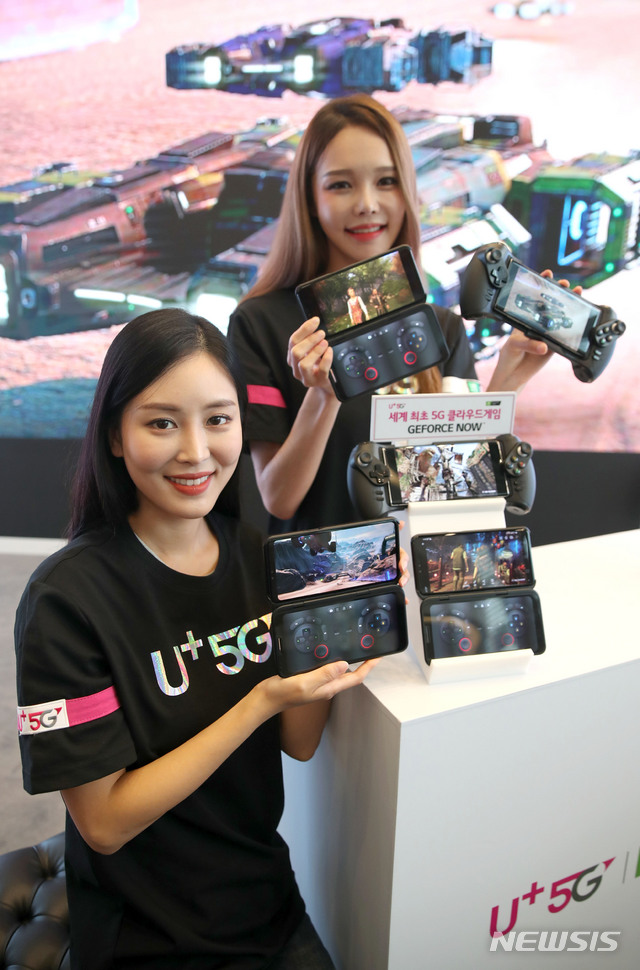 【서울=뉴시스】김선웅 기자 = LG유플러스가 27일 오전 서울 용산구 본사 사옥에서 세계 최초 5G기반 클라우드 게임 '지포스나우(GeForce NOW)'를 선보이고 있다. 2019.08.27. mangusta@newsis.com