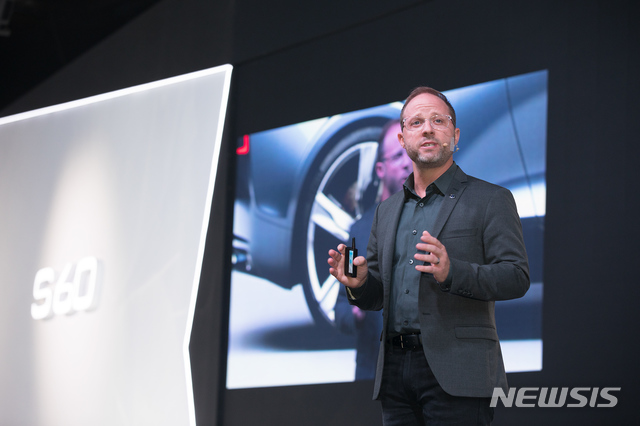볼보車 디자인센터장 "S60 '인간 중심적' 디자인...안전·세련미 모두 갖춰"