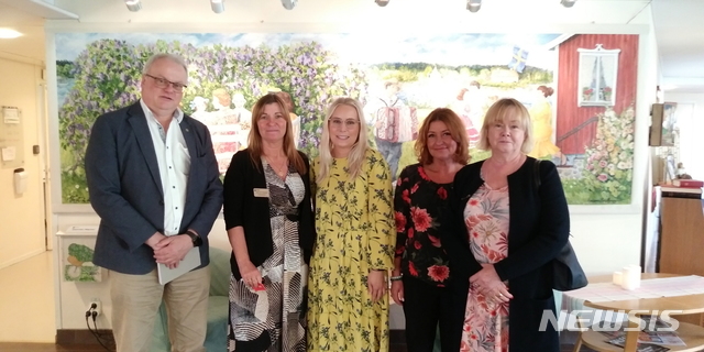 【스톡홀름=뉴시스】 뉴시스는 지난달 27일 스웨덴 스톡홀름 카운티 살렘 코뮨의 요양원 새비헴멧을 방문하고 있다. daero@newsis.com