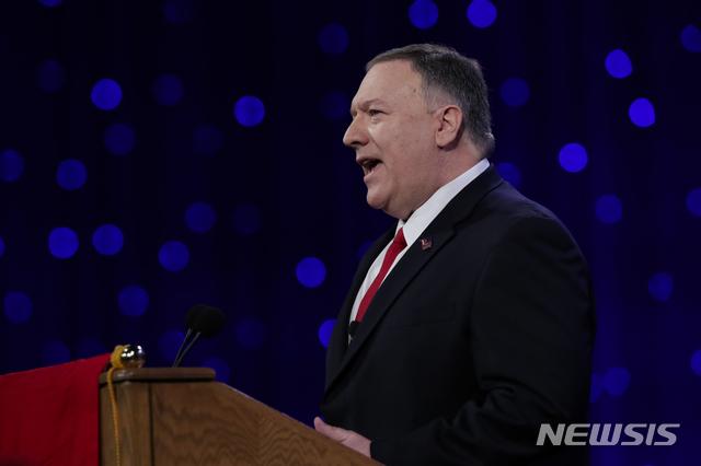 【인디애나폴리스=AP/뉴시스】마이크 폼페이오 미 국무장관이 미 인디애나주 인디애나폴리스에서 열린 제101차 미재향군인단 총회에 참석해 연설하고 있다. 폼페이오 장관은 외교정책의 중심에 '미국주의'가 있음을 역설하면서 북한을 '불량 행동 국가'라고 표현하면서 직면한 도전 과제로 이란, 중국, 북한 등을 꼽았다. 폼페이오는 북한과의 협상의 불씨를 살리기 위해 제재에 대한 직접적인 언급은 피했다. 2019.08.28.