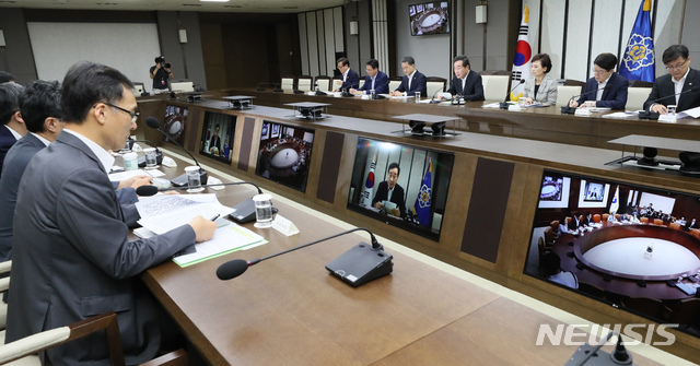 【세종=뉴시스】강종민 기자 = 이낙연 국무총리가 28일 오전 정부세종청사에서 열린 일본 관련 확대관계장관회의 겸 과학기술관계장관회의에서 모두발언을 하고 있다. 2019.08.28.&nbsp; ppkjm@newsis.com