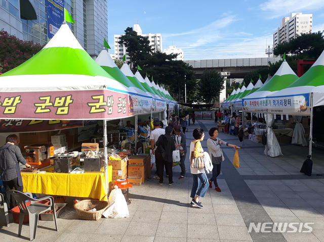 【군포=뉴시스】 박석희 기자 = 지난해 열렸던 장터 전경.(사진=군포시 제공)