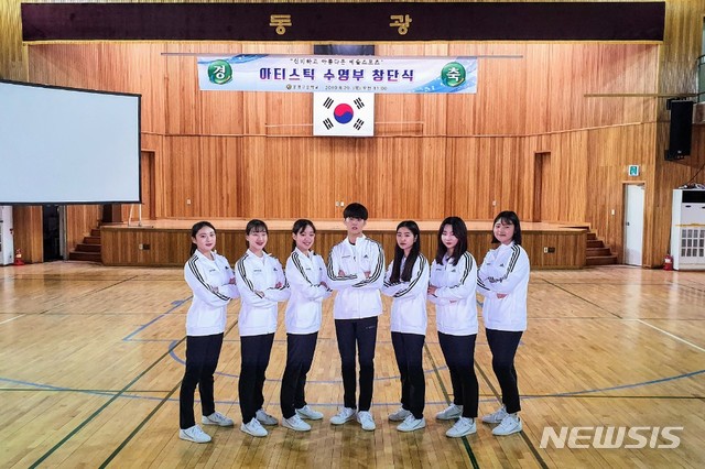  29일 창단식을 가진 동광고 아티스틱 수영부 선수들. (사진제공=동광고)
