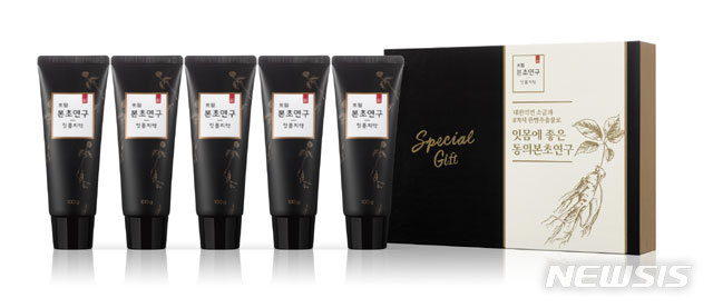 【서울=뉴시스】▲동의본초연구 잇몸치약세트(2만6000원대)