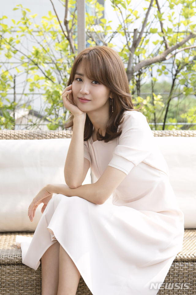 [인터뷰]박하선 "'불륜, 상담 시스템 필요···해결 못해 견디는 것"