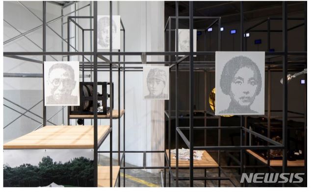 【서울=뉴시스】임시정부를 이끈 김구와 임정의 살림꾼 정정화 등 독립운동가의 초상을 크리스탈로 재현해 낸 이동재의 작품