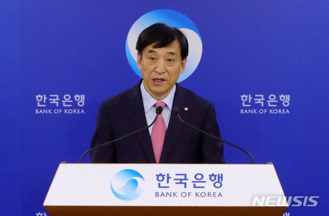 한은 "성장·물가 예상보다 약해…경기회복 뒷받침할 것"